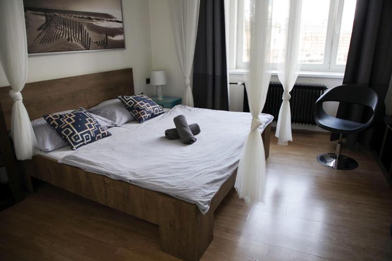 Double Room with Shared Bathroom image 3