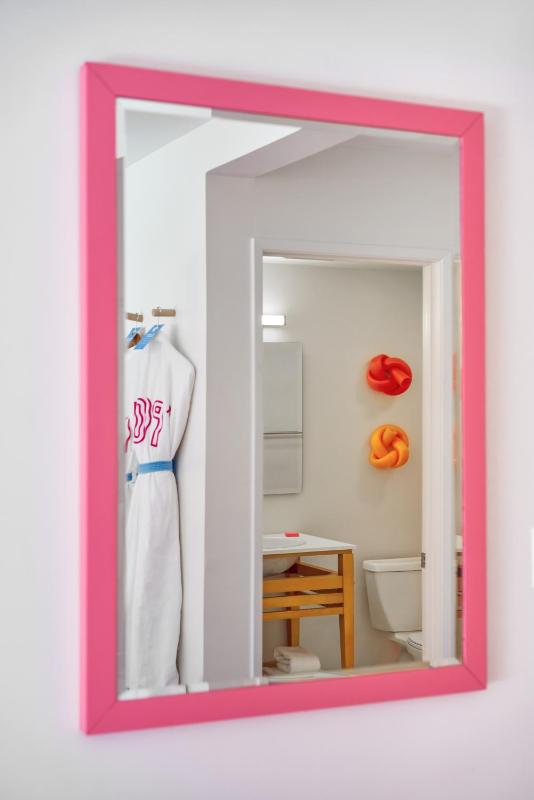 Standard Queen Room with Two Queen Beds image 2