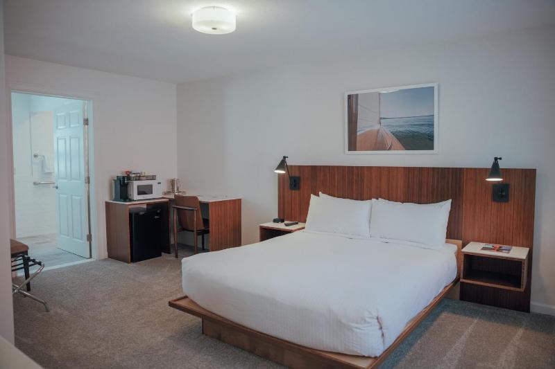 Standard Queen Room image 3