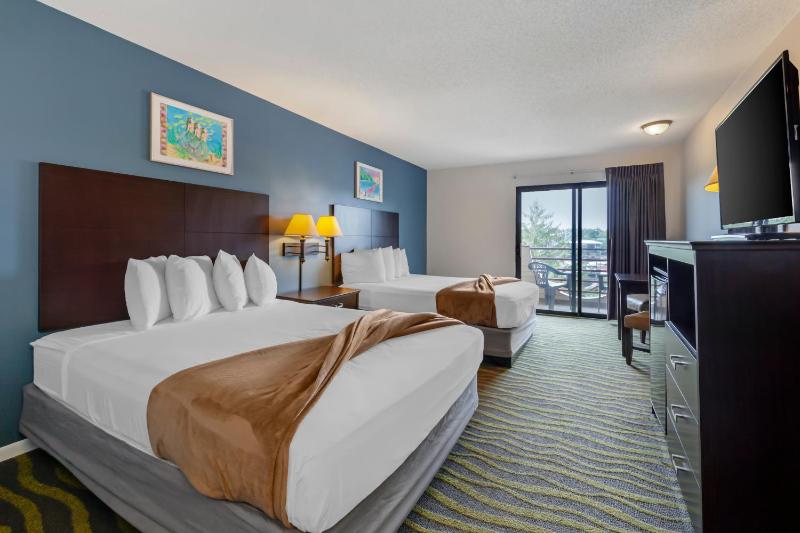Quadruple Room with Two Queen Beds and Balcony - Non Smoking image 1