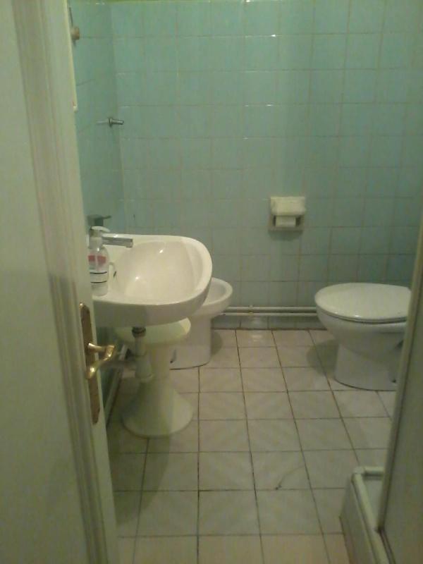 Double Room with Extra Bed and Shared Bathroom image 3