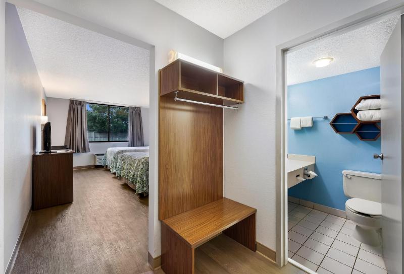 Studio Room with Two Double Beds Non-Smoking image 3