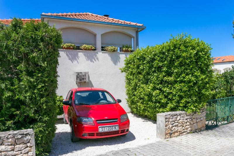 Apartments with parking space Mirca Brac - 729 - image 3