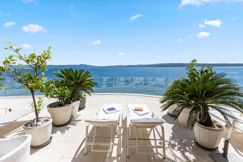 Deluxe Double Room with Terrace and Sea View image 1