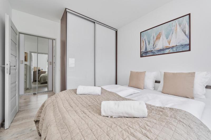 Spacious Apartment suitable for Remote Work with Balcony & Parking by Noclegi Renters - image 25