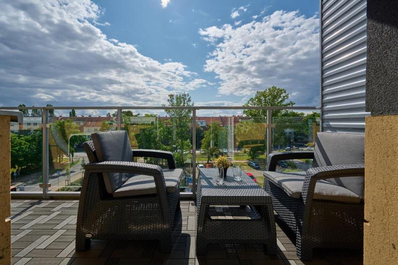 Spacious Apartment suitable for Remote Work with Balcony & Parking by Noclegi Renters - image 10