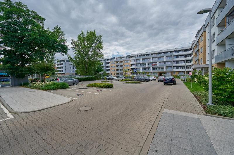 Spacious Apartment suitable for Remote Work with Balcony & Parking by Noclegi Renters - image 9