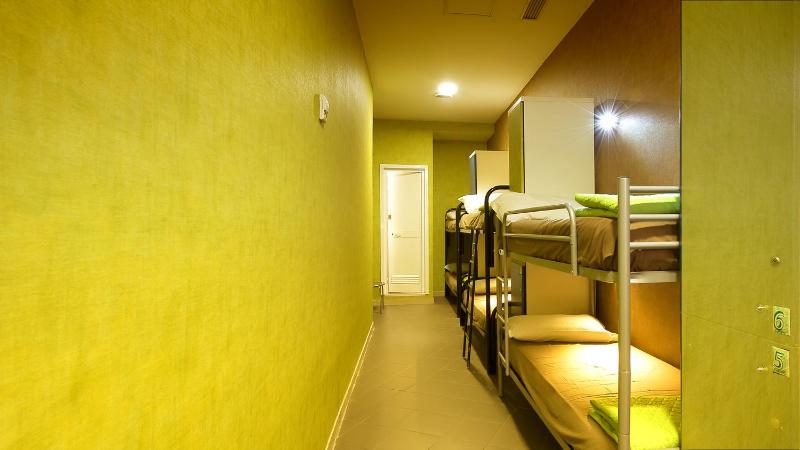 Bed in 6-Bed Mixed Dormitory Room image 1