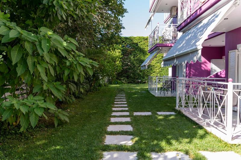 Ideal House - image 38