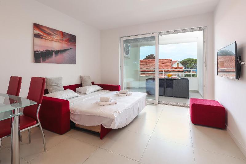 Superior One bedroom apartment with balcony image 4
