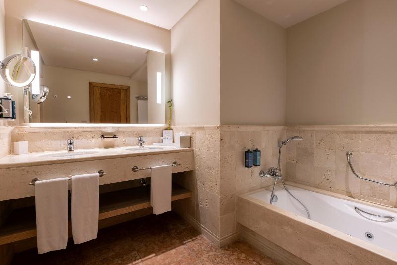 Junior Suite with Private Pool image 1