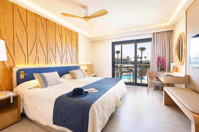 Double Room image 3