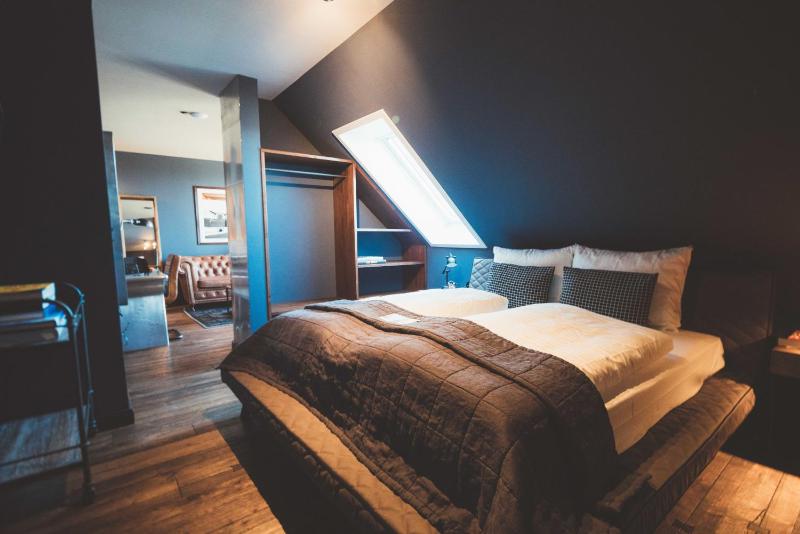 Junior Suite with Balcony image 1