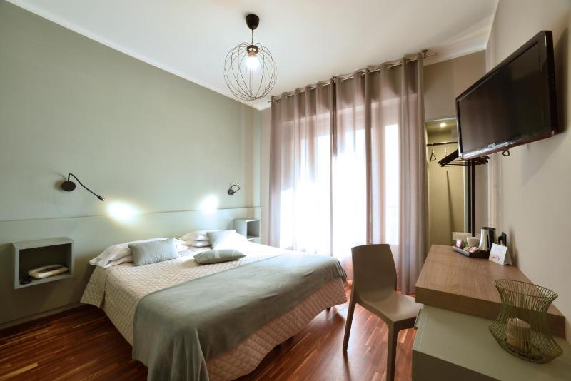 Double Room image 3