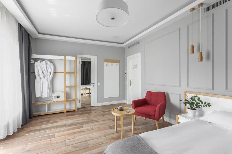 Junior Suite with Balcony image 4