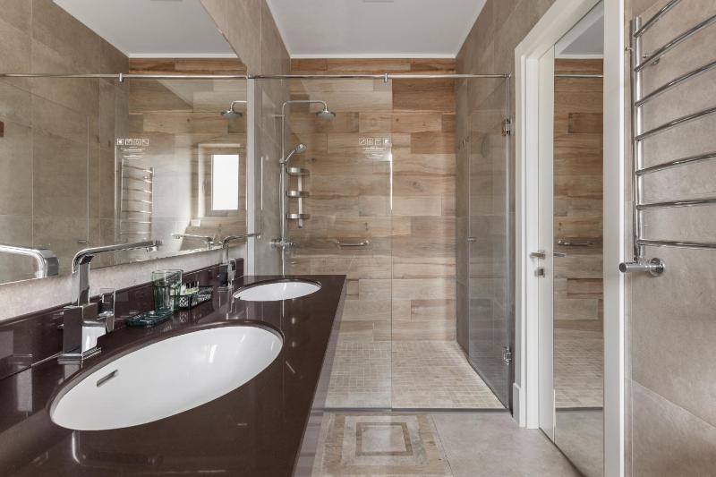 Junior Suite with Balcony image 1