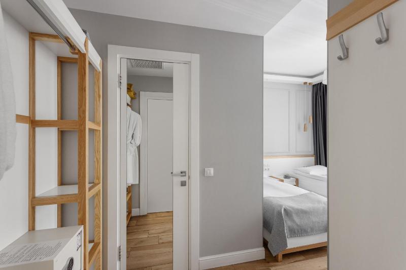 Standard Double or Twin Room with Balcony image 4