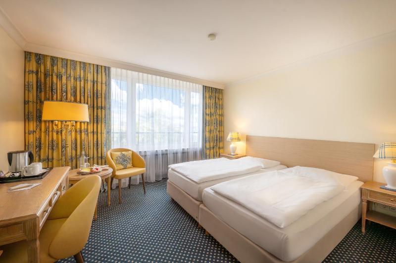 Standard Double Room image 4