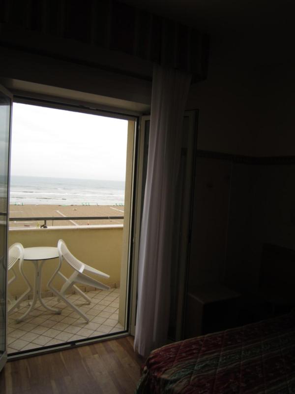 Superior Double Room with Sea View image 3