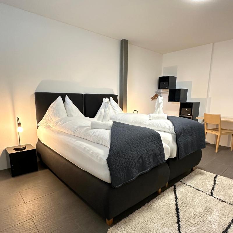 Standard Double Room image 3