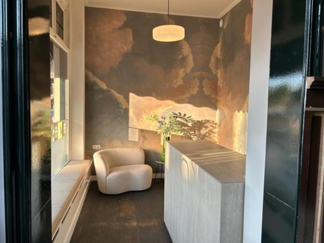 King Room with small outdoor terrace image 3