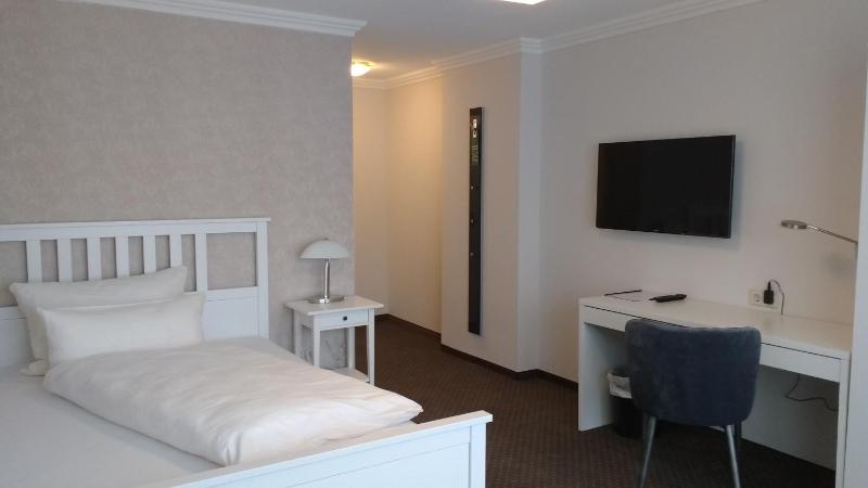 Standard Single Room with Shower image 4