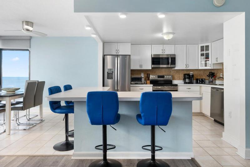 2BR Capri Oceanfront Condo Indoor pool Massage chair Brand New bathrooms 2025 unbeatable views! - image 4
