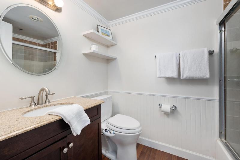2BR Capri Oceanfront Condo Indoor pool Massage chair Brand New bathrooms 2025 unbeatable views! - image 6