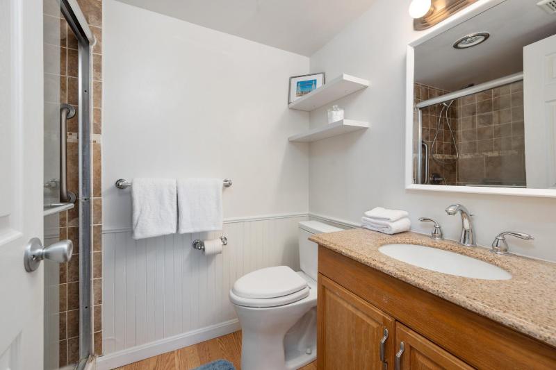 2BR Capri Oceanfront Condo Indoor pool Massage chair Brand New bathrooms 2025 unbeatable views! - image 20