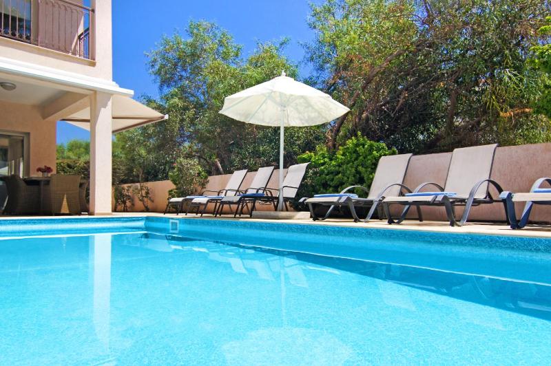 Villa Michaella - 500m from Golden Beach - image 4