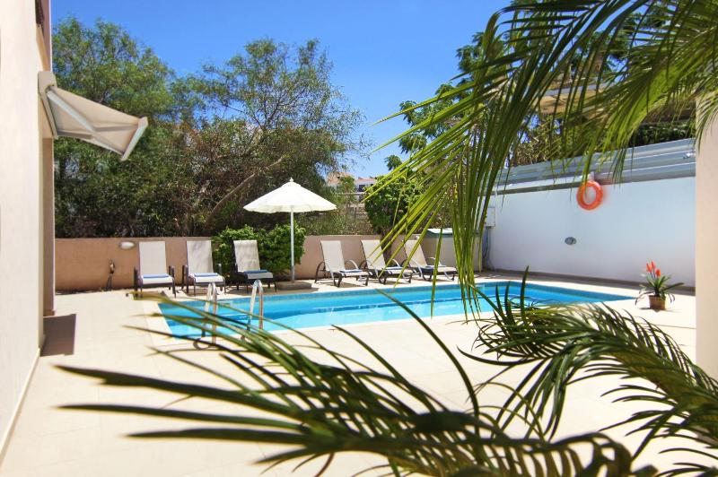 Villa Michaella - 500m from Golden Beach - image 7