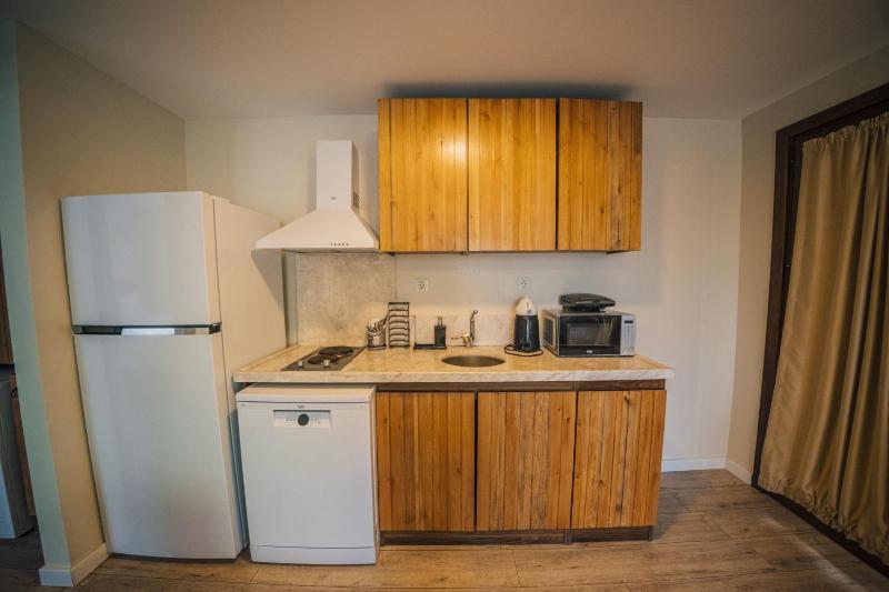 One-Bedroom Bungalow image 3
