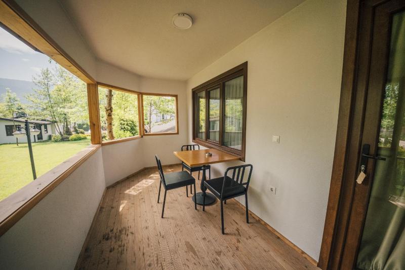One-Bedroom Bungalow image 2