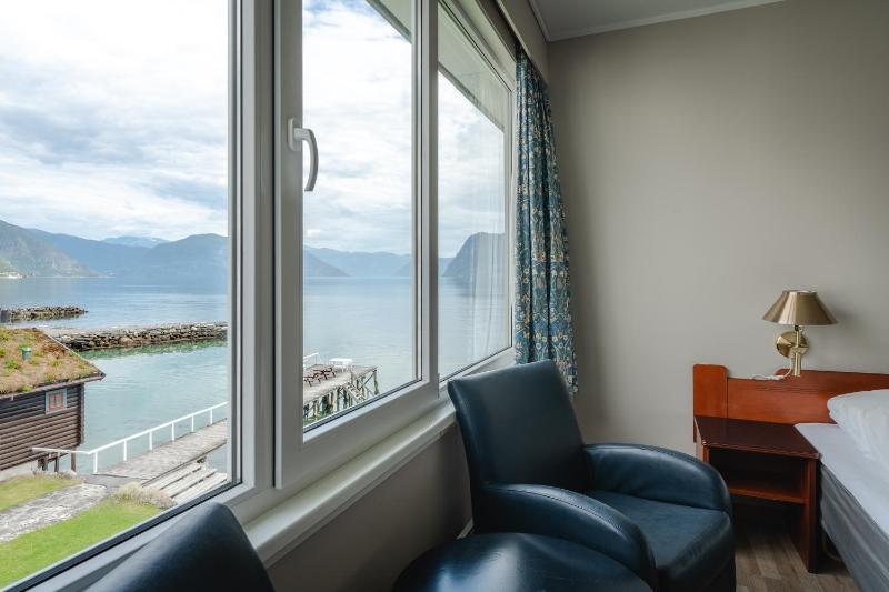 Double Room with Sea View image 4