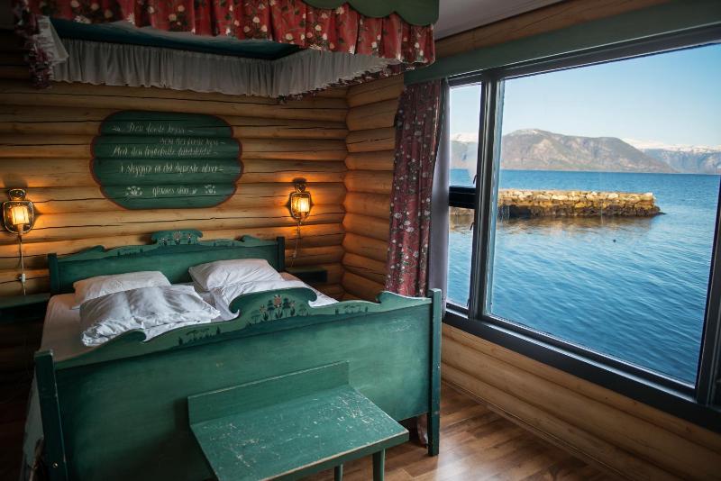 Double Room with Sea View image 3