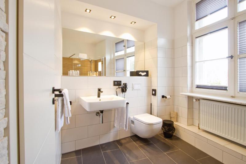 Standard Double Room image 3