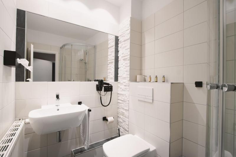Standard Single Room image 4