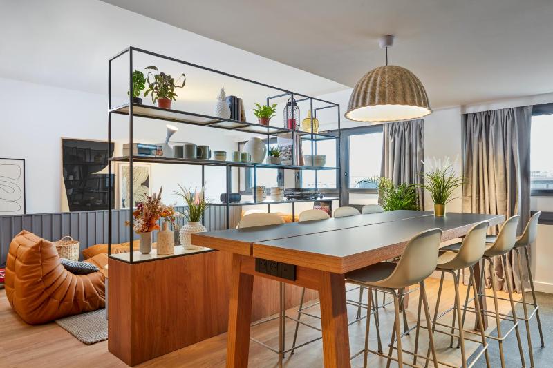 Four-Bedroom Apartment image 2