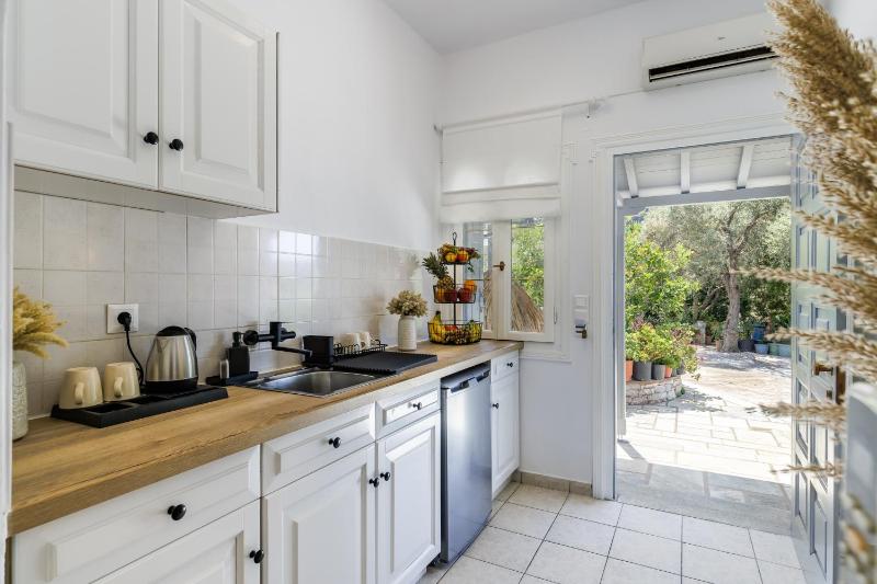 Ourania Studios & Apartments - image 33