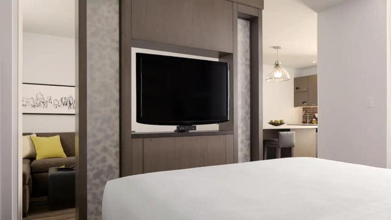 Queen Studio Suite with Kitchen and Sofa Bed image 2