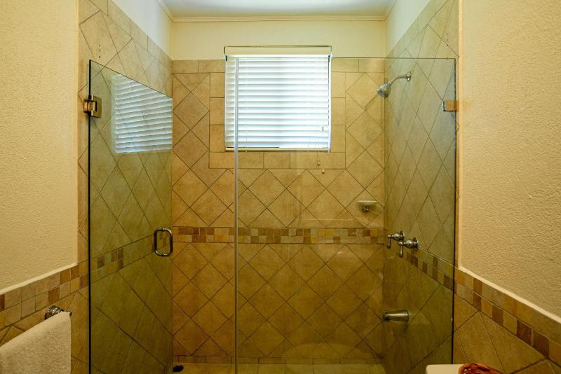 Bright and cozy 3BR Condo - Bougainvillea - Reserva Conchal Golf Resort - image 14