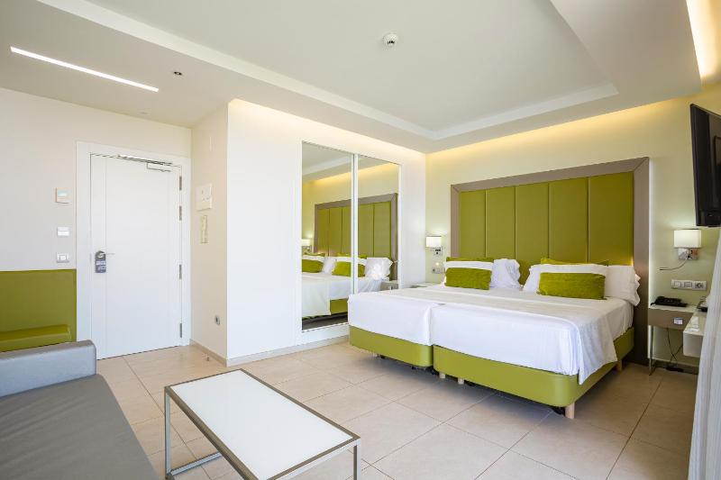 Superior Double Room image 3