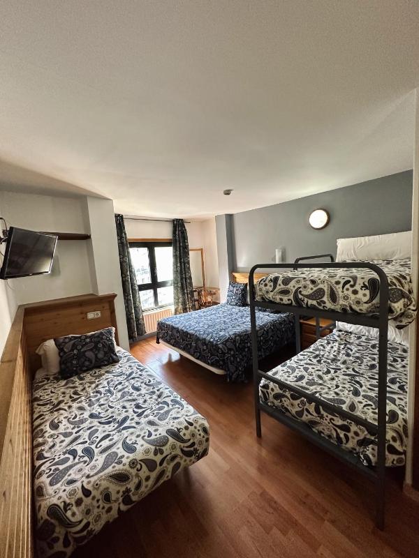 Family Room (3 Adults + 2 Children) image 3