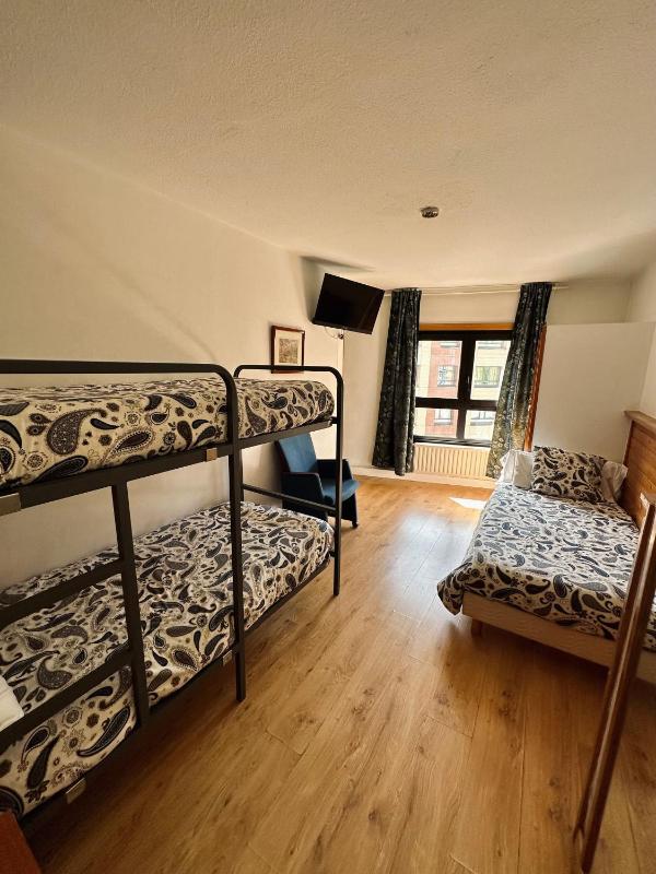 Family Room (3 Adults + 2 Children) image 2