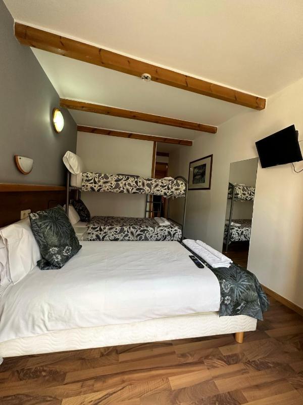 Quadruple Room (2 Adults + 2 Children) image 2