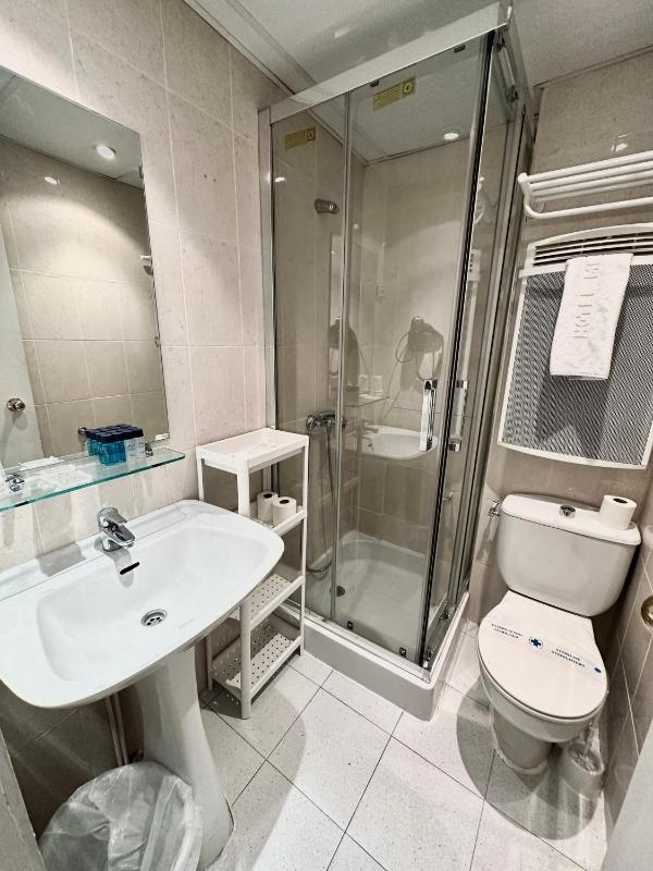 Triple Room (2 Adults + 1 Child) image 2
