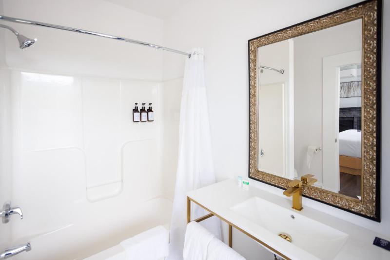 Superior King Room image 4