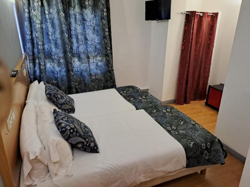 Double or Twin Room image 2
