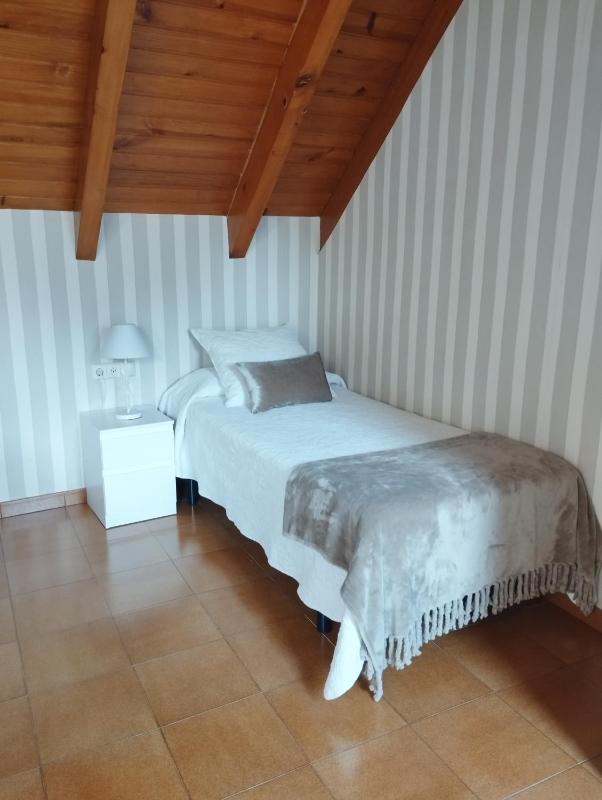 Triple Room with Bath image 4