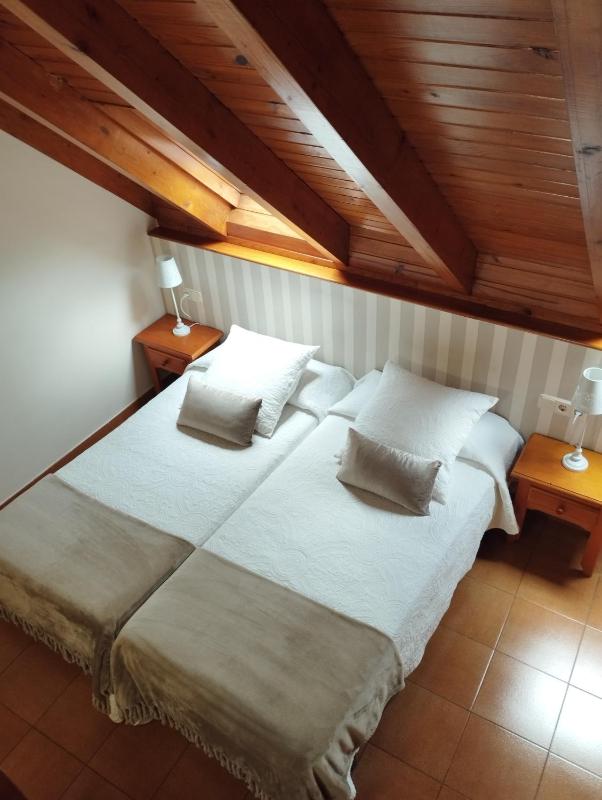 Triple Room with Bath image 3